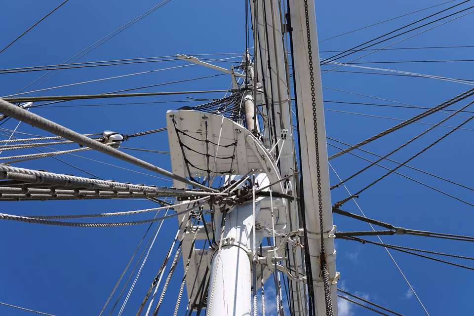 Mystic Seaport · Masts and rigging of the Charles W. Morgan