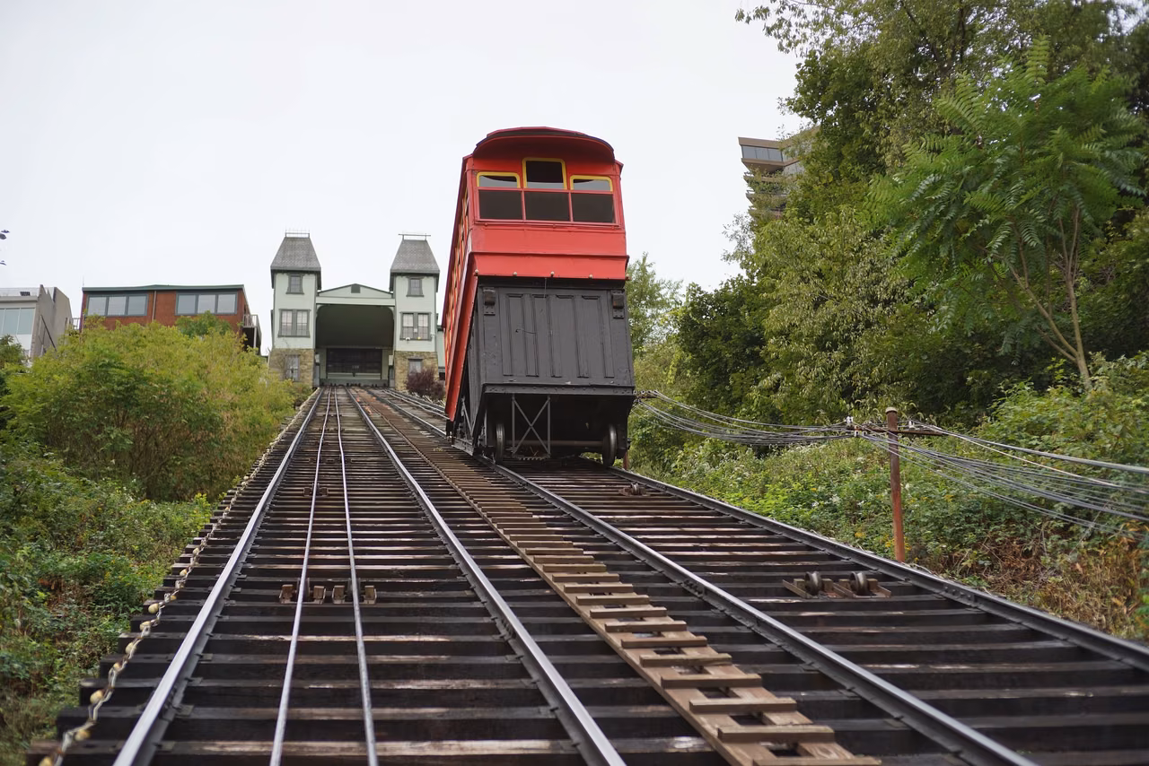 Duquesne Incline · Climbing the hillside