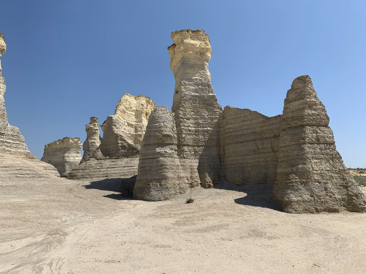 Monument Rocks · Chalk pillars on the prairie