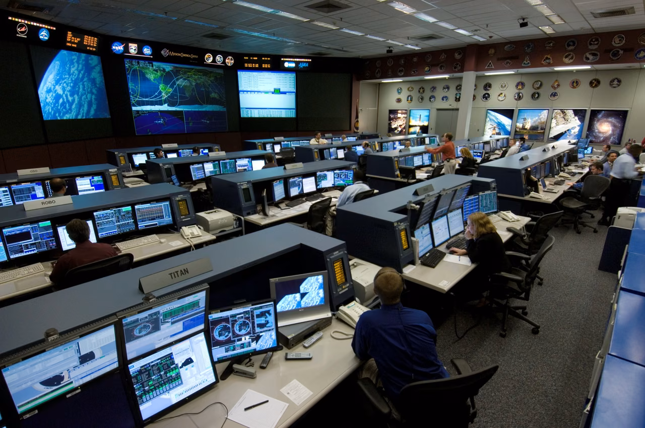International Space Station flight control room, 2006 · Johnson Space Center archival photograph
