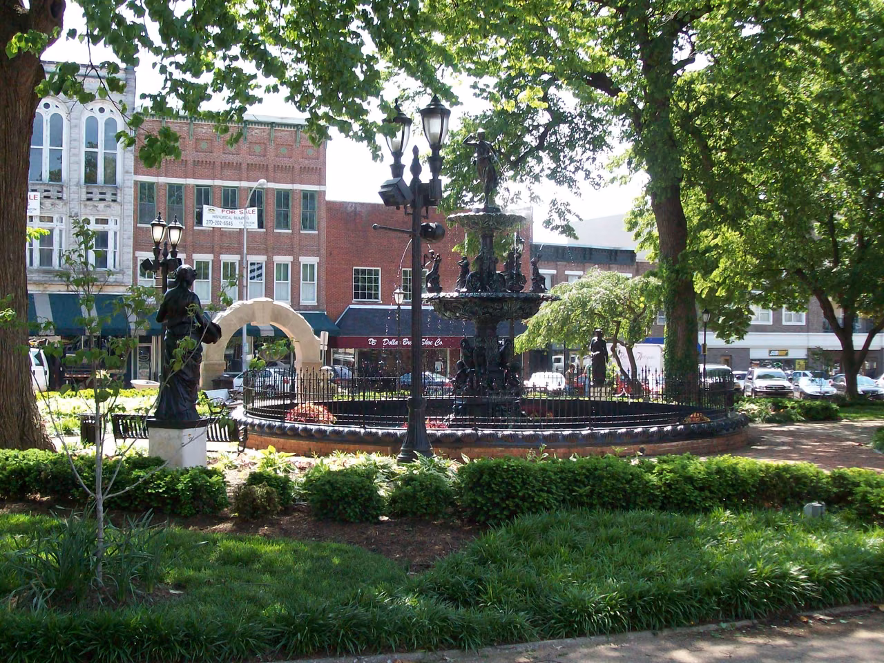 Bowling Green · Fountain Square Park