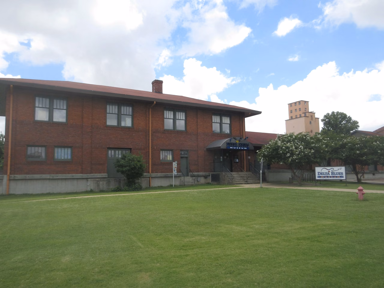 Clarksdale · A Delta blues museum located in an old freight station.